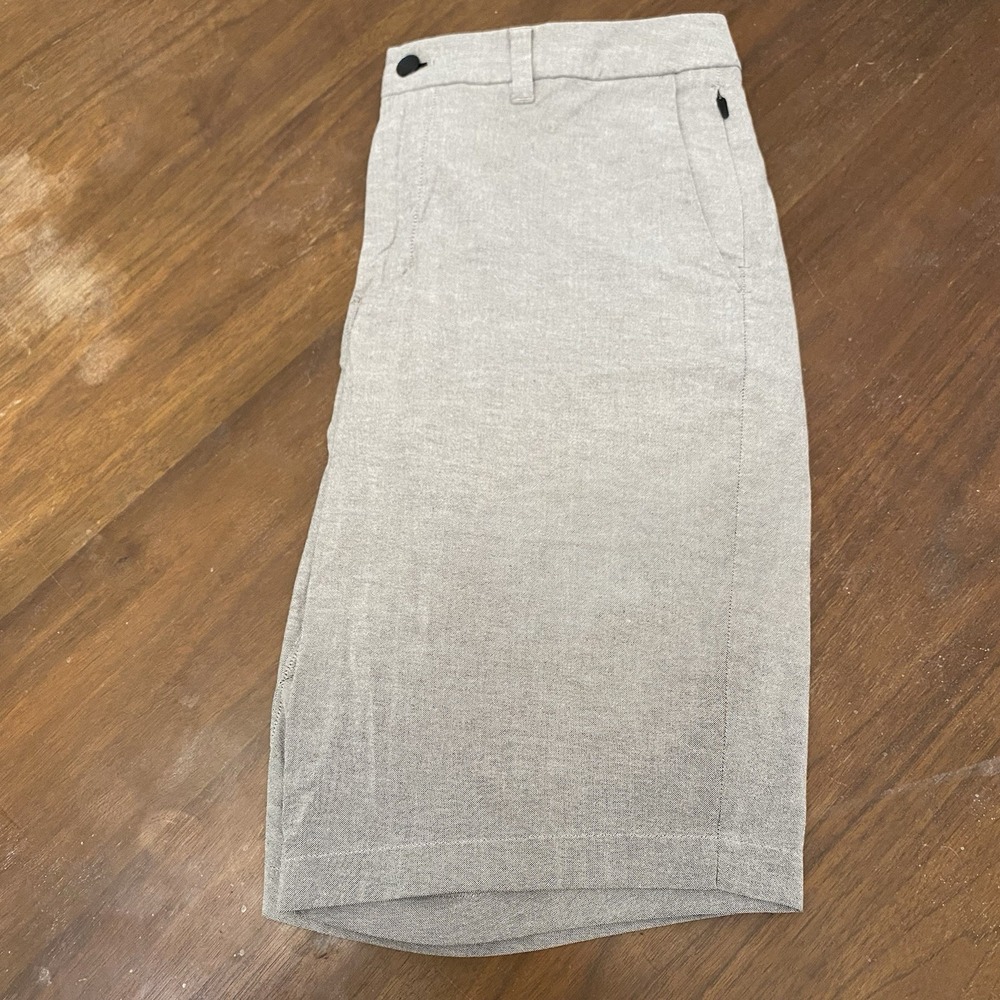 Lululemon Commission Short 11" Warpstreme Mens 32 Grey LM7AAMS Chino Shorts